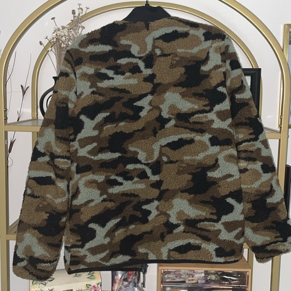 Reversible Volcom Bomber Jacket - Picture 3 of 4